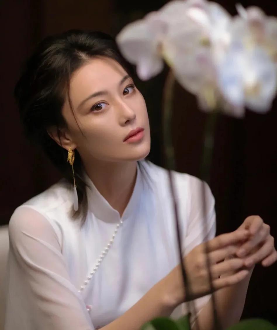 何洁张馨予最新视频,张馨予与何洁两个人的照片