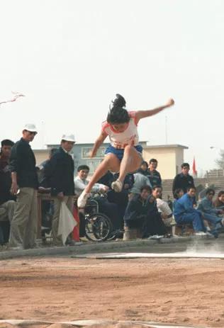 中国残疾人励志震撼短片,政府对残疾人事业的关心