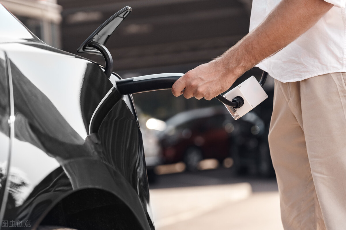 收割欧洲后美国又向韩国下手，汽车芯片多产业遭掏空，韩国怎么办