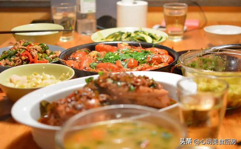 喝完酒口干舌燥喝水不解渴,为什么喝完酒口干舌燥一直喝水