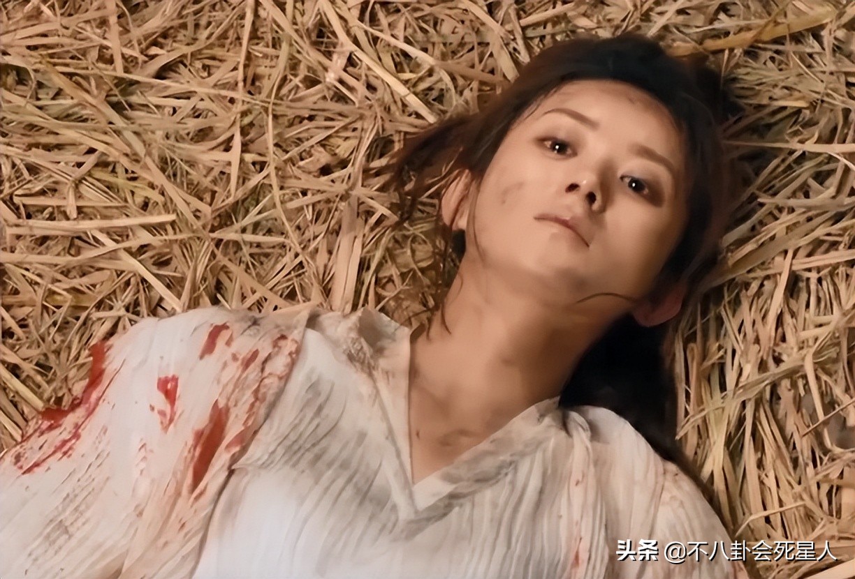 鞠婧祎8大离谱妆容：吐血不敢弄花半永久妆，守丧也要浓妆涂红唇