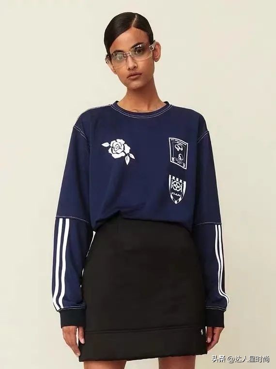 世界杯结束了，足球穿搭火了！欧阳娜娜、Jennie、Bella集体撞衫