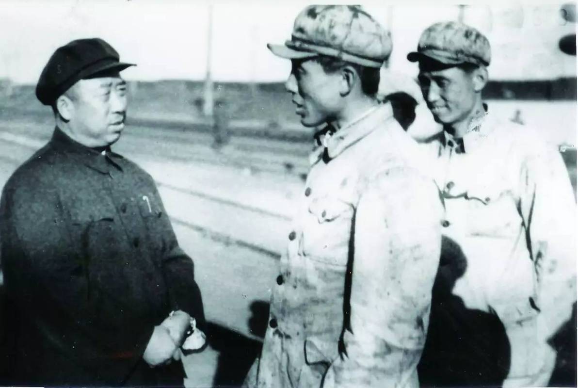 作战科长去延安学习，彭总亲手给一个布袋，打开发现是190两黄金