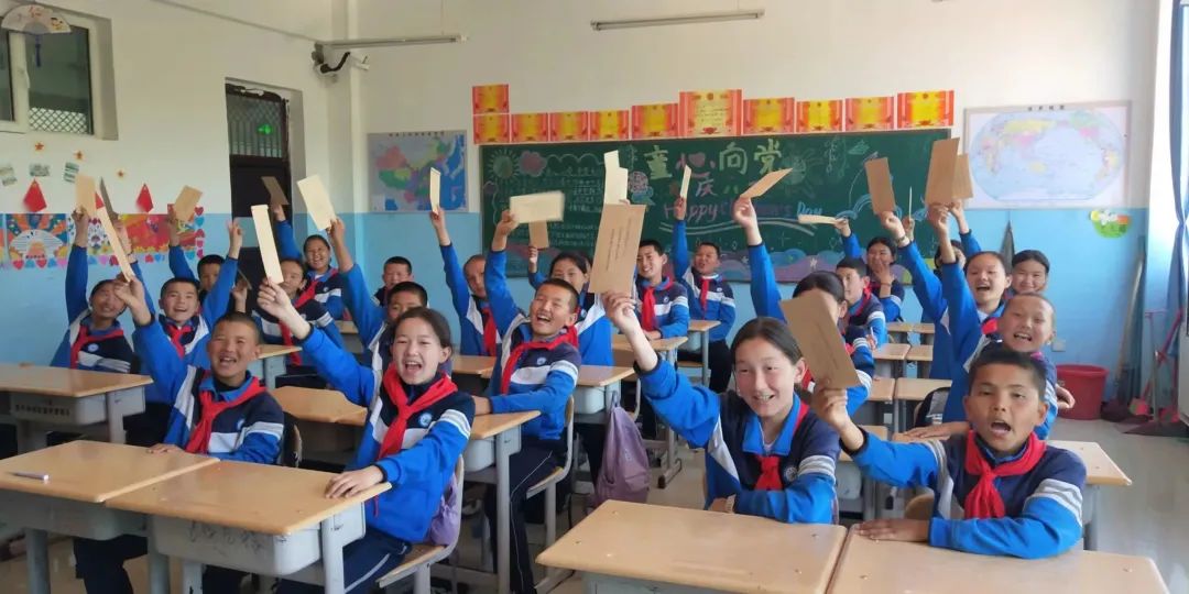 辽疆书信手拉手,手拉手心连心民族团结一家亲书信