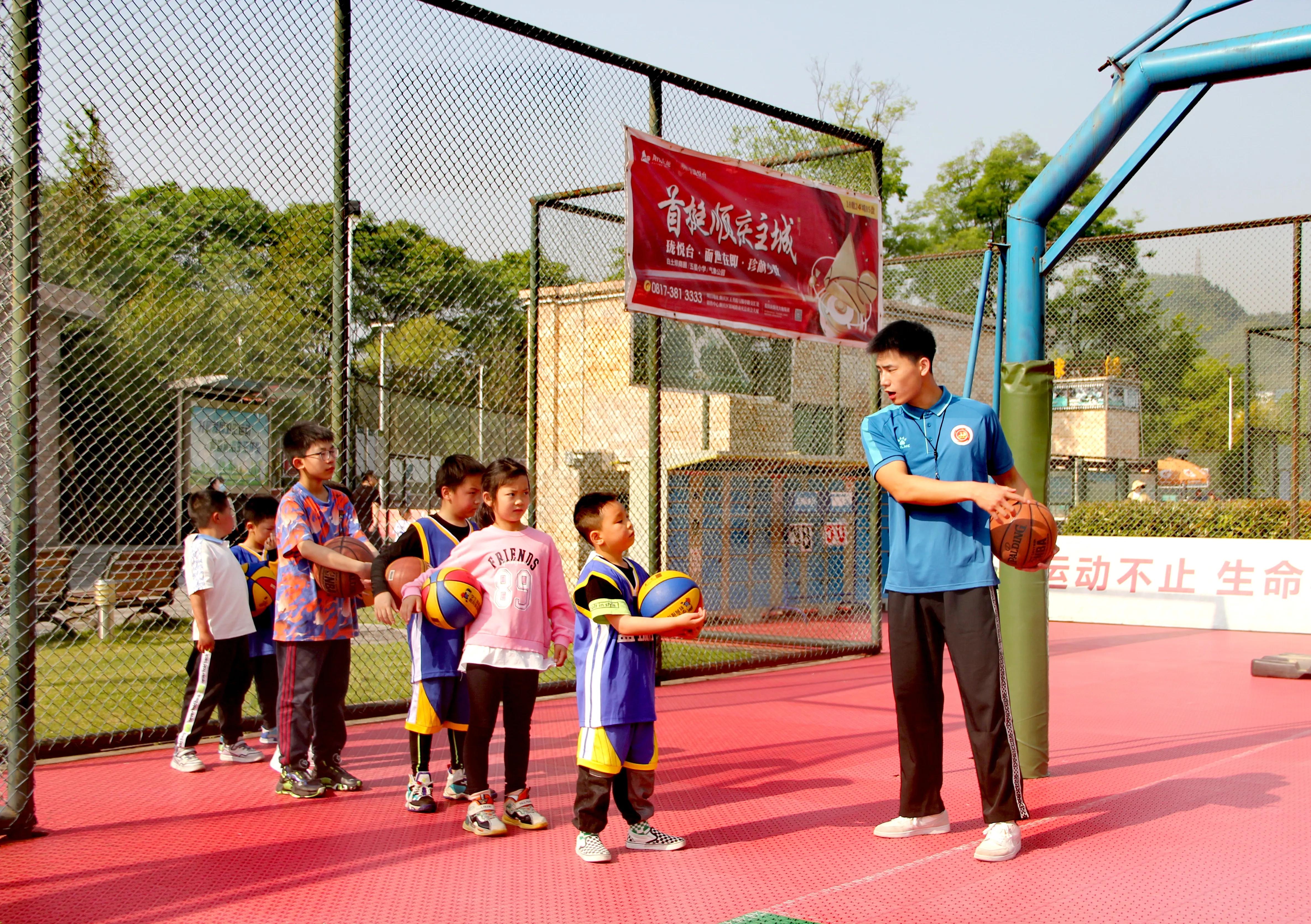 *光春**好春意浓南充奥航体育掀起春训高潮