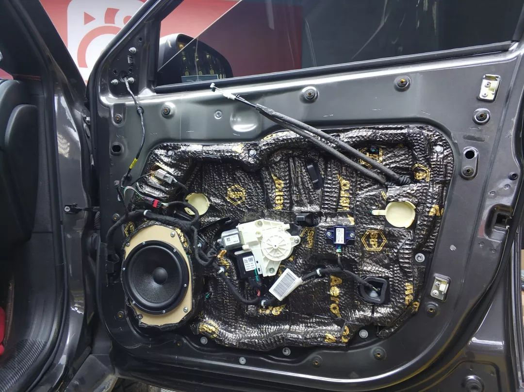 享受更好的驾乘环境,指南者升级俄罗斯阿德萨隔音德国RS套装喇叭