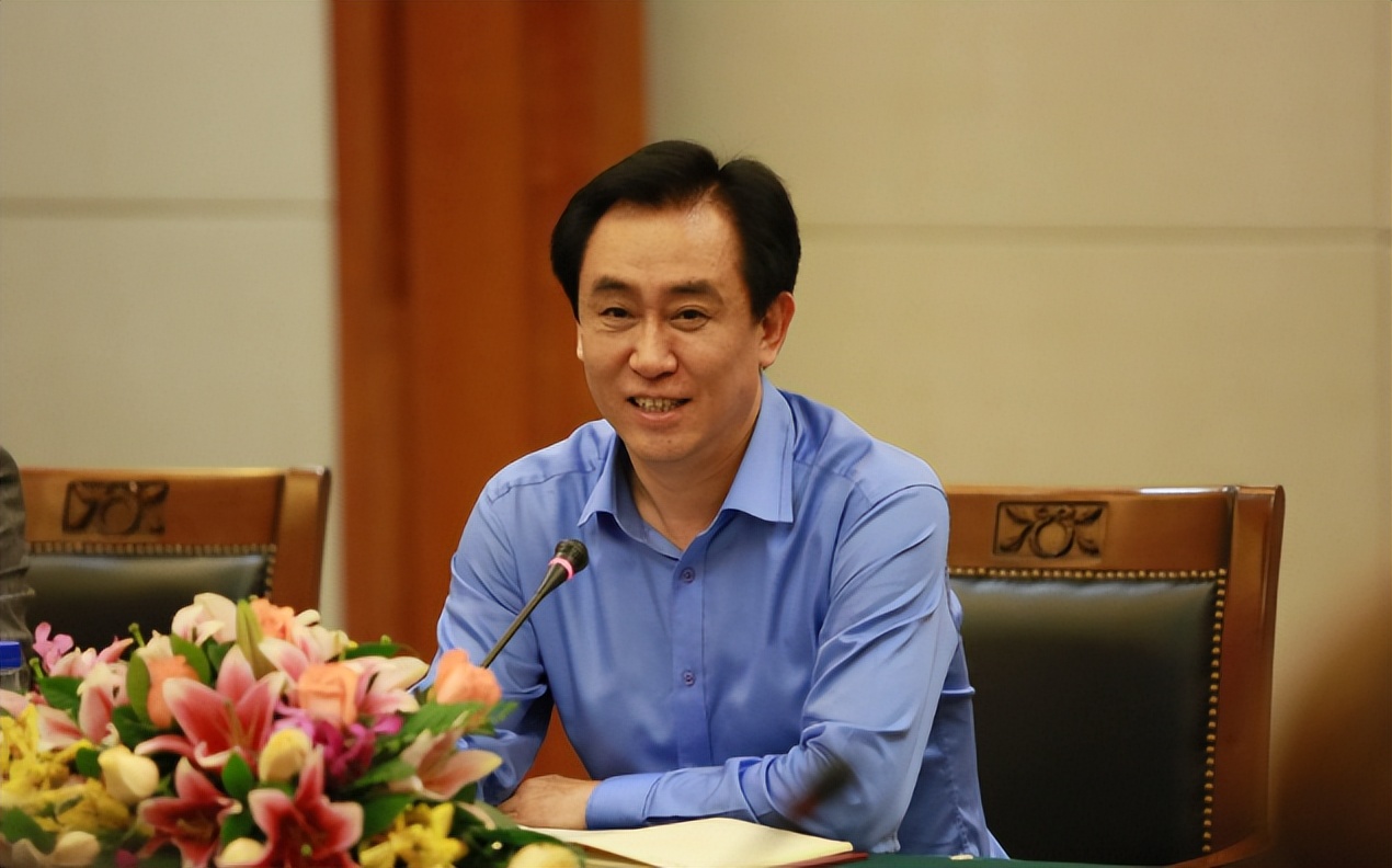 曾经的地产大亨许家印衣锦还乡,许家印30年商海浮沉