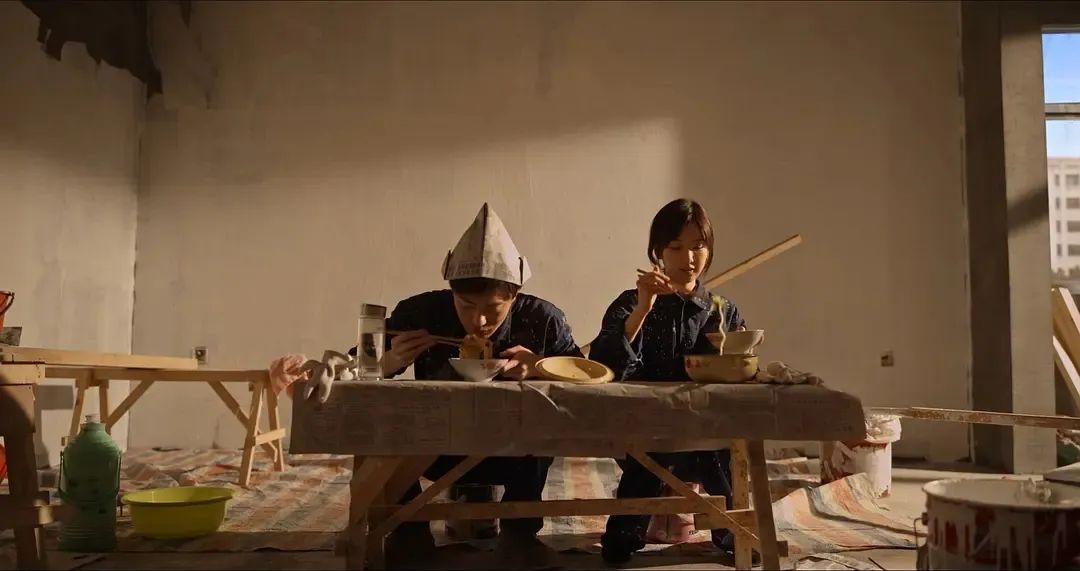 结婚四年从没和妻子住一起,结婚后还要和老公一家人住一起