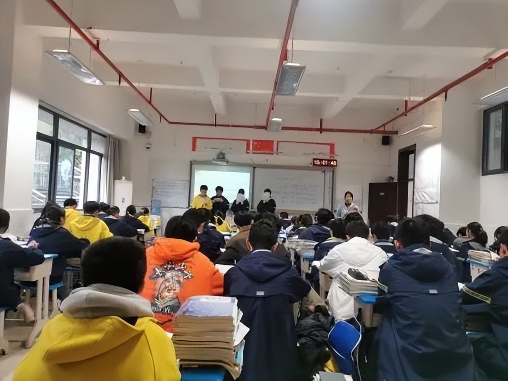 万州三中江南校区最近视频,万州第三中学江南校区