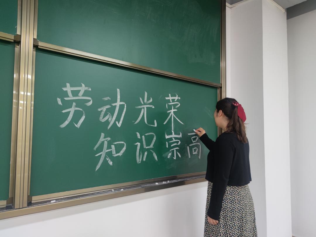 致敬平凡的劳动者图,致敬最朴素的劳动者图片