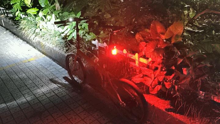 迈极炫seemeedv测评,迈极炫尾灯行车记录仪一直闪白灯