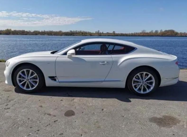 买车低配高配4s店赚的一样吗,买车选高配真的划算吗