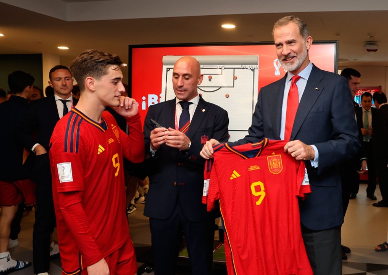 西班牙球星加维：“诸神黄昏”里刮起的“青春风暴”