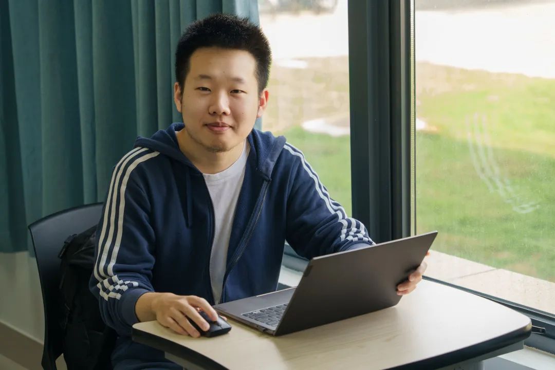 printf,HelloWorld，我是厦大的周和;