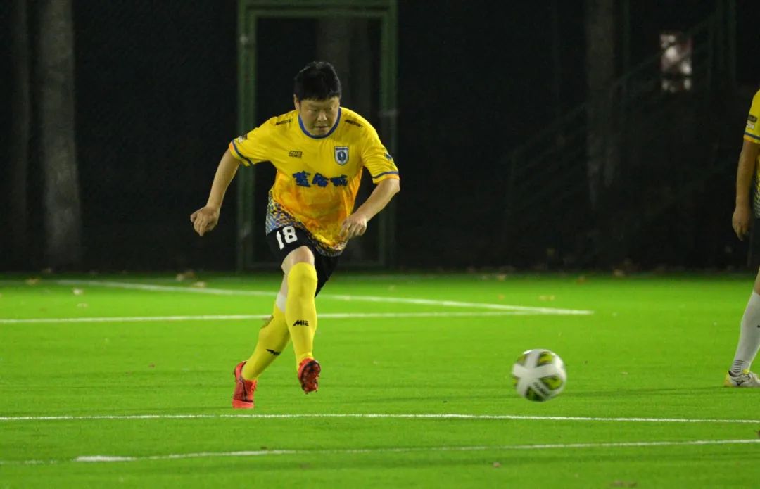 业余足球联赛中老年,老年一辈的足球明星