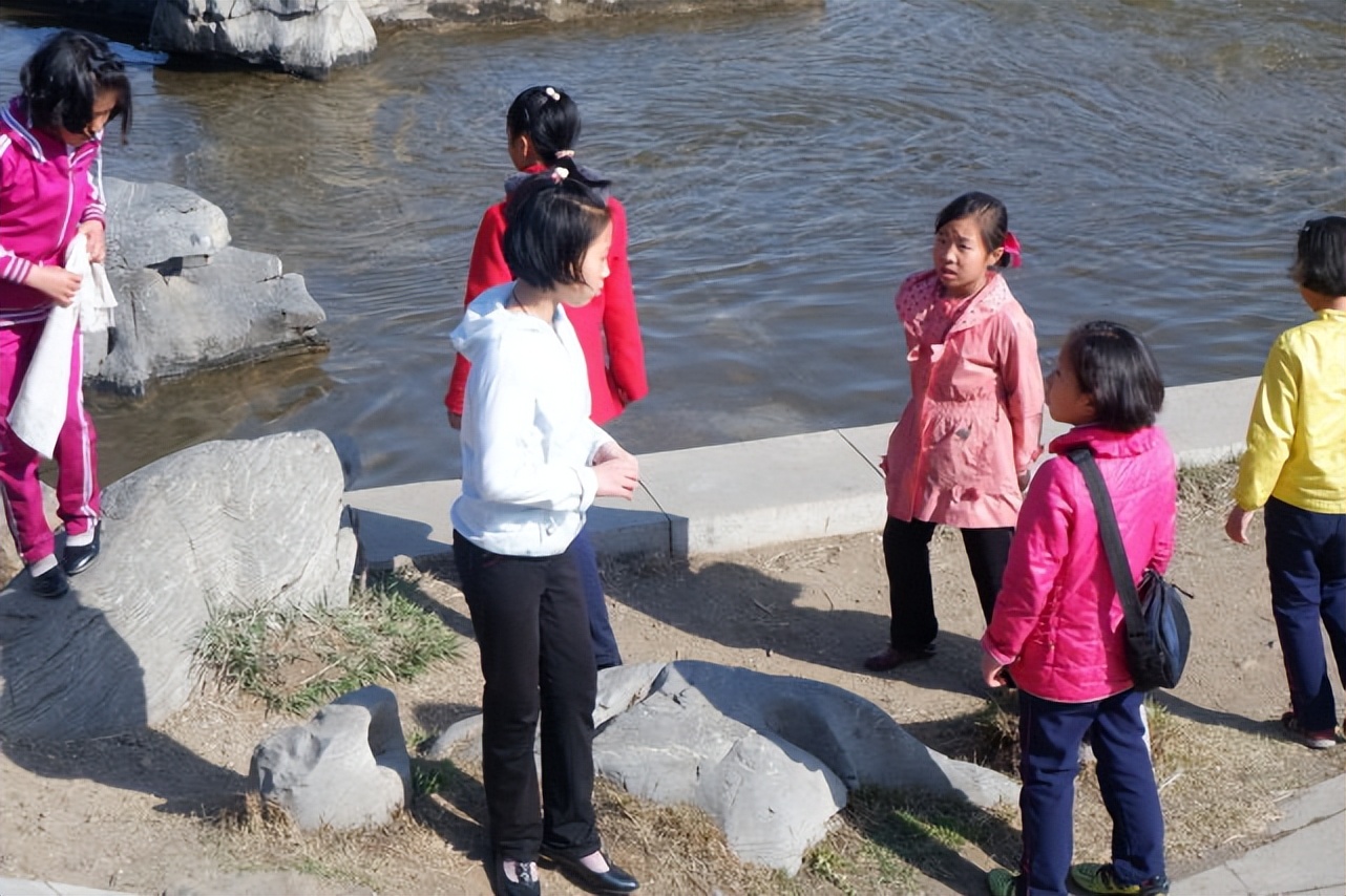 朝鲜人民送的鞋子,朝鲜穿什么鞋子