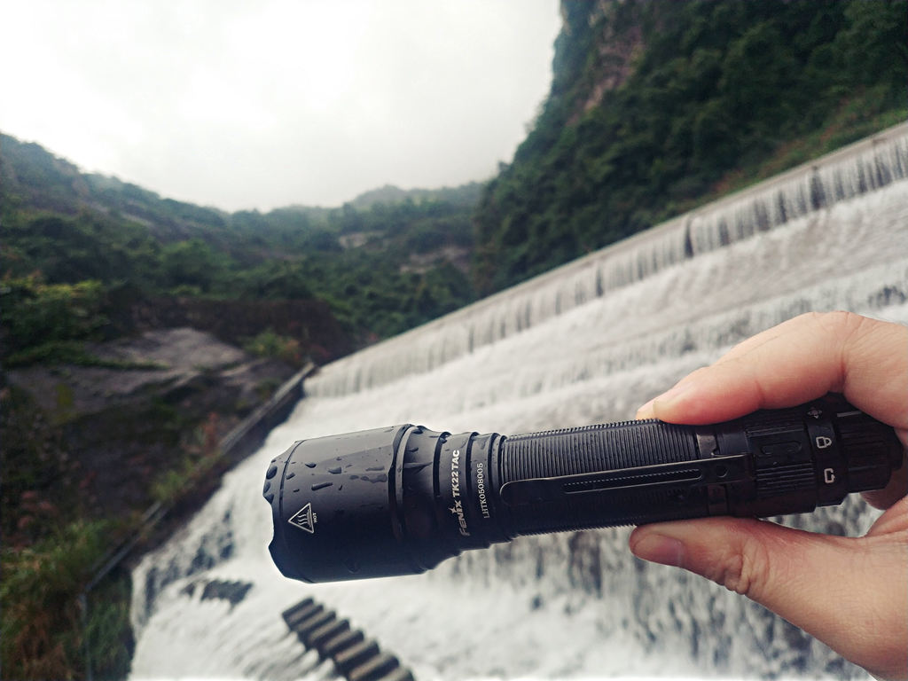 fenixtk22和c7比较,fenix菲尼克斯tk22ue