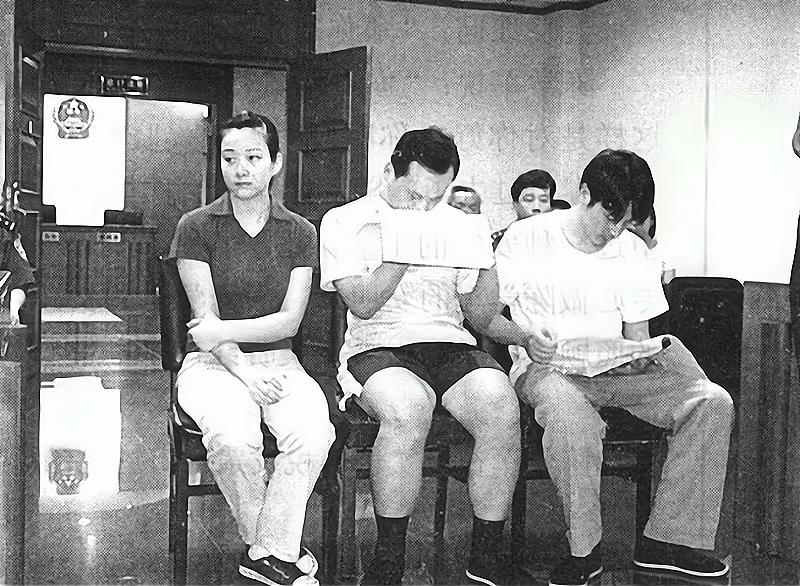 03年小学文化的泥瓦匠，两年间虚开33亿发票，创下建国以来之最