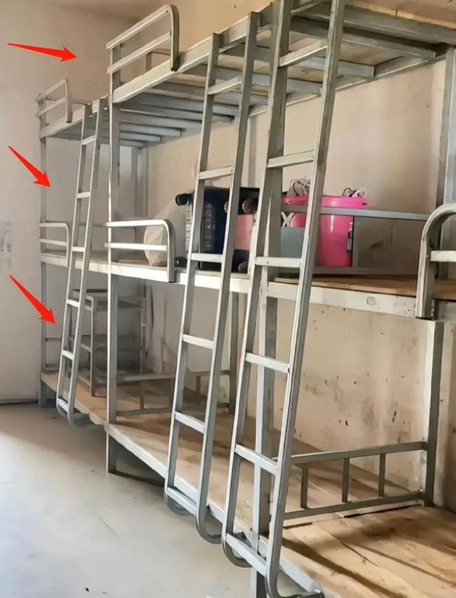 “卧铺一样的大学宿舍”,硬着头皮选了中铺,都是学习不好惹的祸