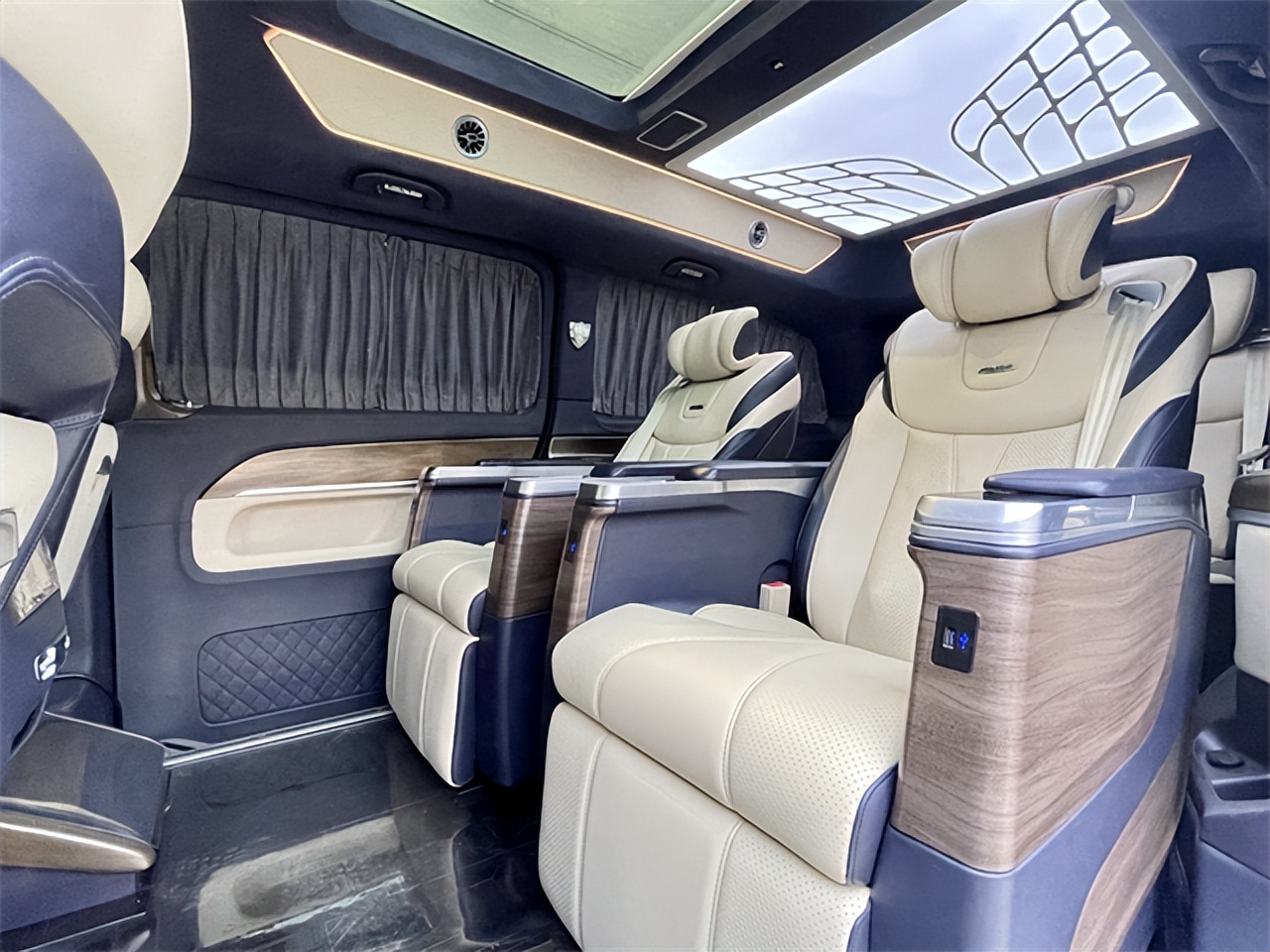 奔驰v260七座商务车操作与使用,奔驰V260L改款