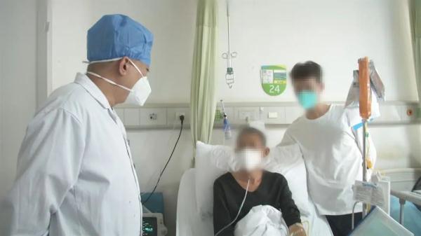 男子每天抽10包烟致呼吸衰竭,男子每天吸50支烟