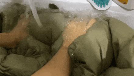 用洗衣机洗羽绒服的正确方法,穿一冬天的羽绒服怎么洗