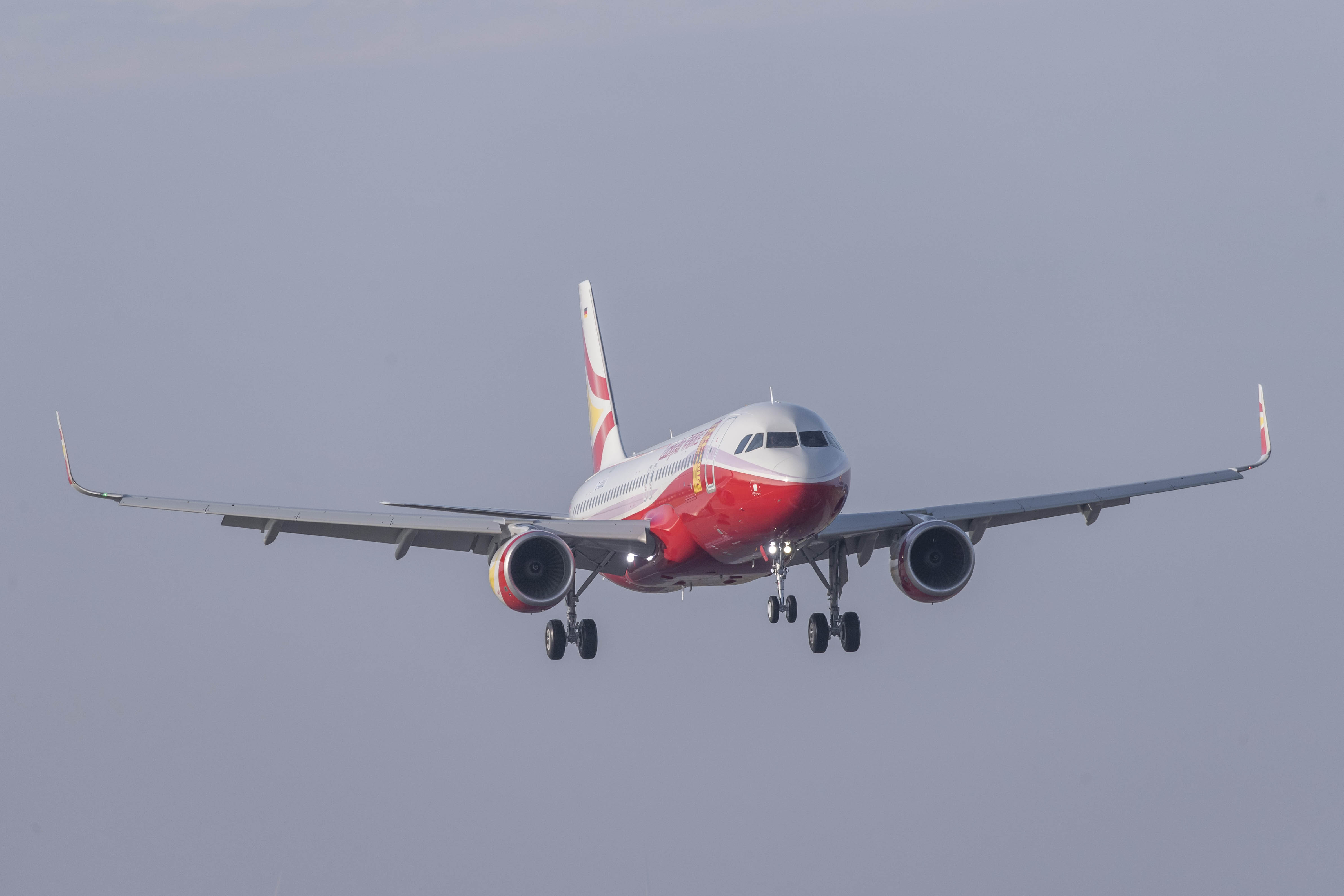 祥鹏航空从成都飞往拉萨,武汉天河机场祥鹏航空