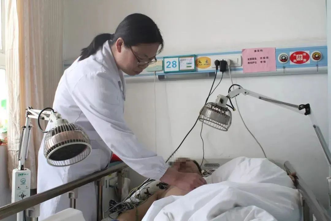 脸部一跳一跳的持续痛,面部跳动频繁怎么治