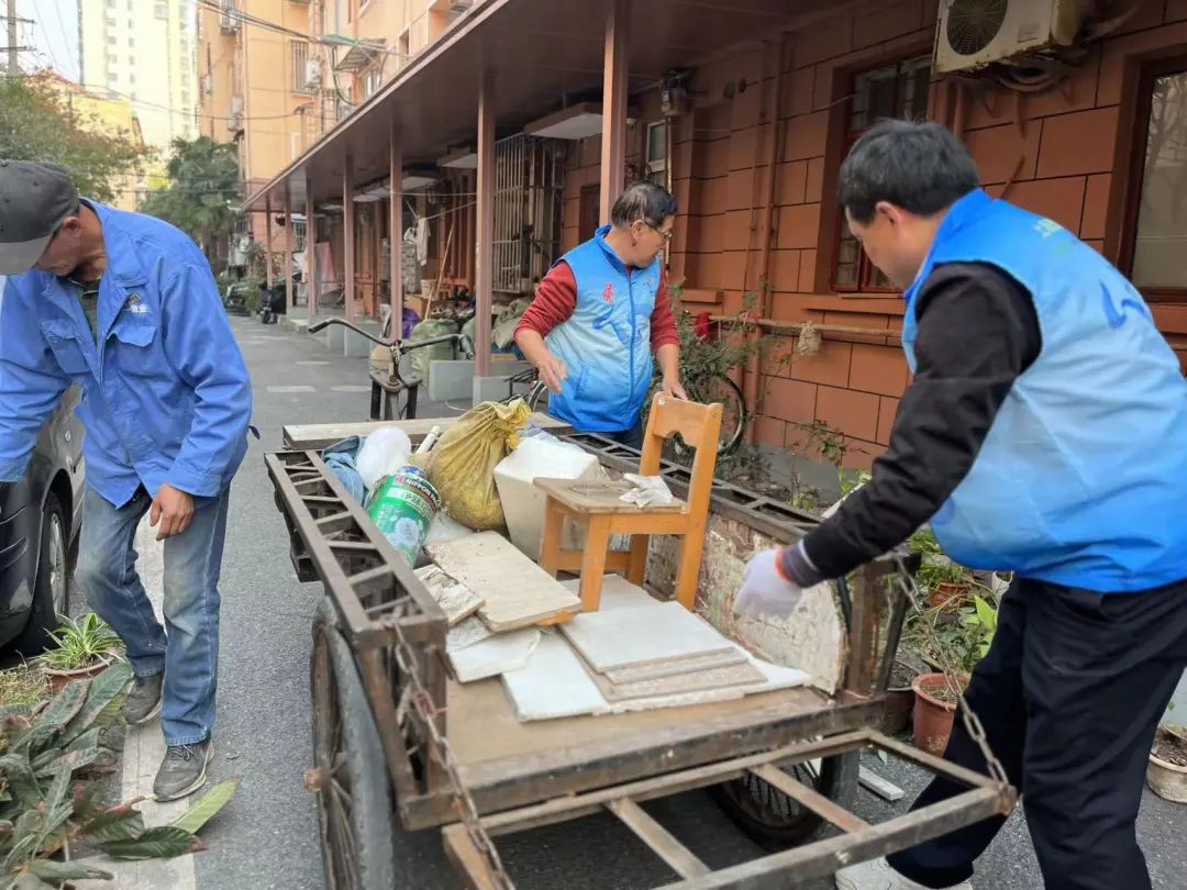 侬“豁翎子”我来“接”，“走四百”让社区建设迈大步