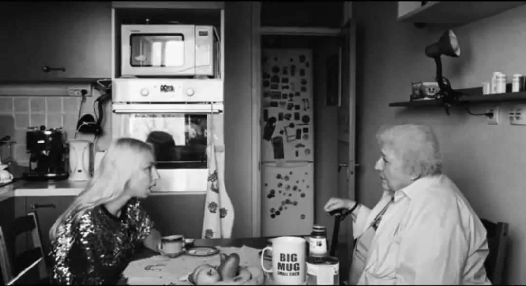 《倒霉*爱性**》导演新片，还是这么敢拍！