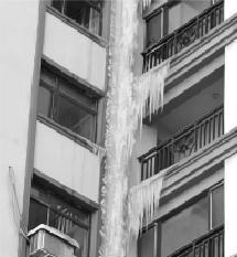 冰溜子的杀伤力,鸡蛋大的冰雹能砸坏车玻璃吗