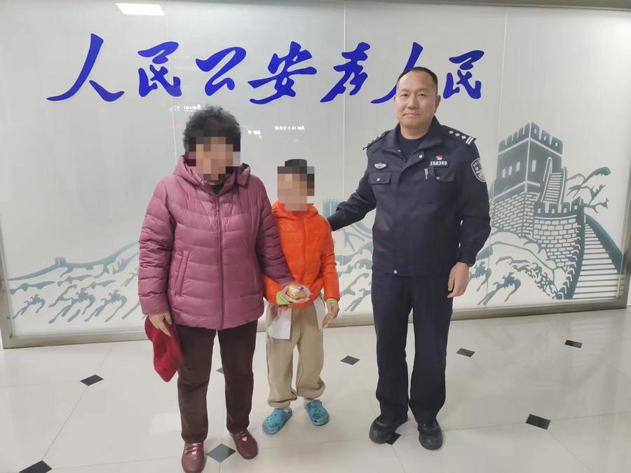 孩子找不到了急得报警,孩子找不到妈妈警察帮忙找