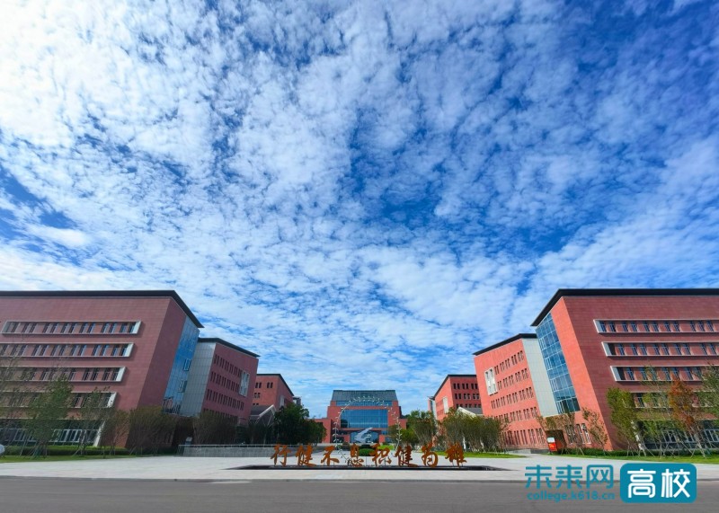 成都体育学院荣获“首届四川省美丽校园”光荣称号