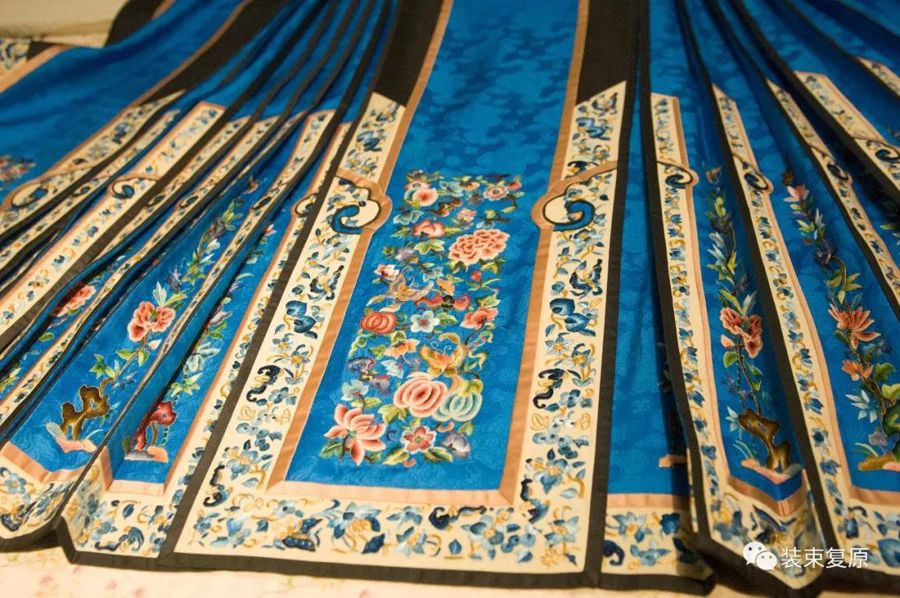 “新春战袍”销售额超过3亿元，汉服款式这么多，为什么只有马面裙爆火出圈？