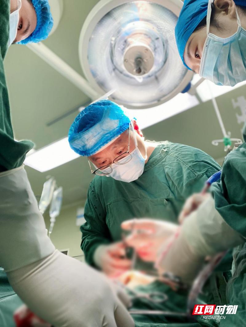 惠爱名医|蒋校文:“口腔工匠”书写医者仁心