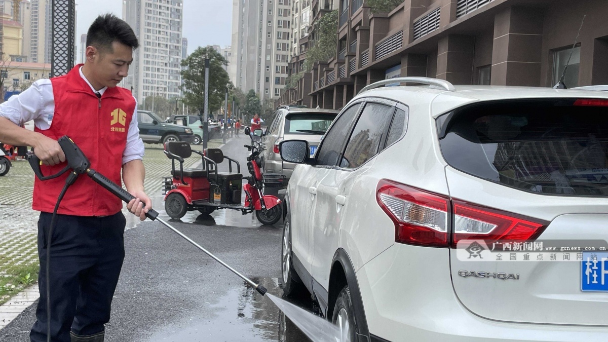 学习雷锋公益行睦邻互助树新风——安信物业公司开展学雷锋志愿服务活动