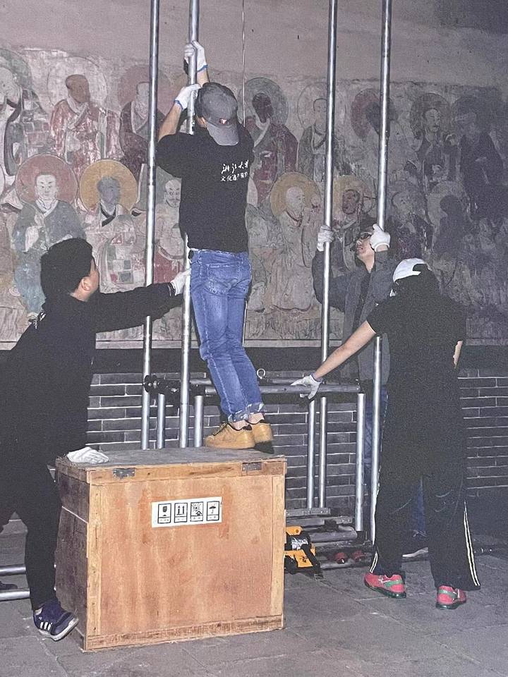 佛光寺梁思成视频,梁思成在佛光寺照片