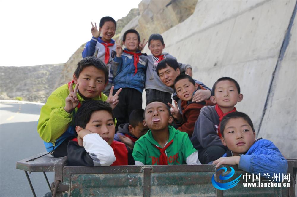 大山深处最可爱的面庞！11月17日CCTV-6电影频道黄金档，《足球·少年》央视首映