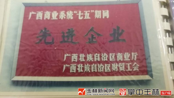 白糖老式薄脆饼干工厂,这家老字号食品厂选料细心