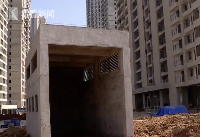 小区传出怪声住户像废弃基坑里,小区造垃圾房业主反对