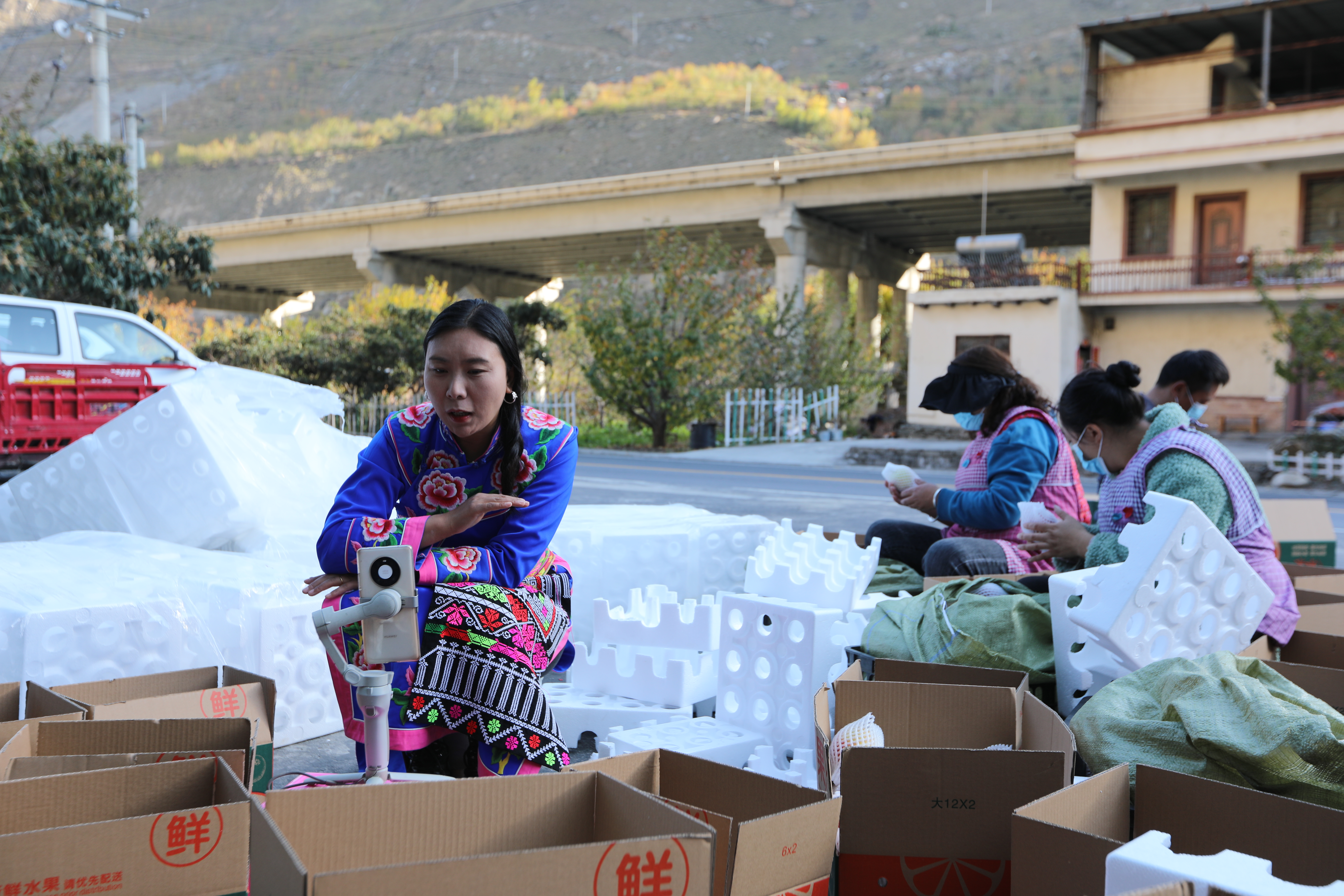 羌族妹子易川直播间,羌妹子易川