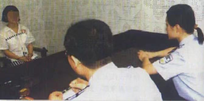 上海文峰浩哥“消失”：门店出过人命、妻子偷过税，用还阳劝老人办卡