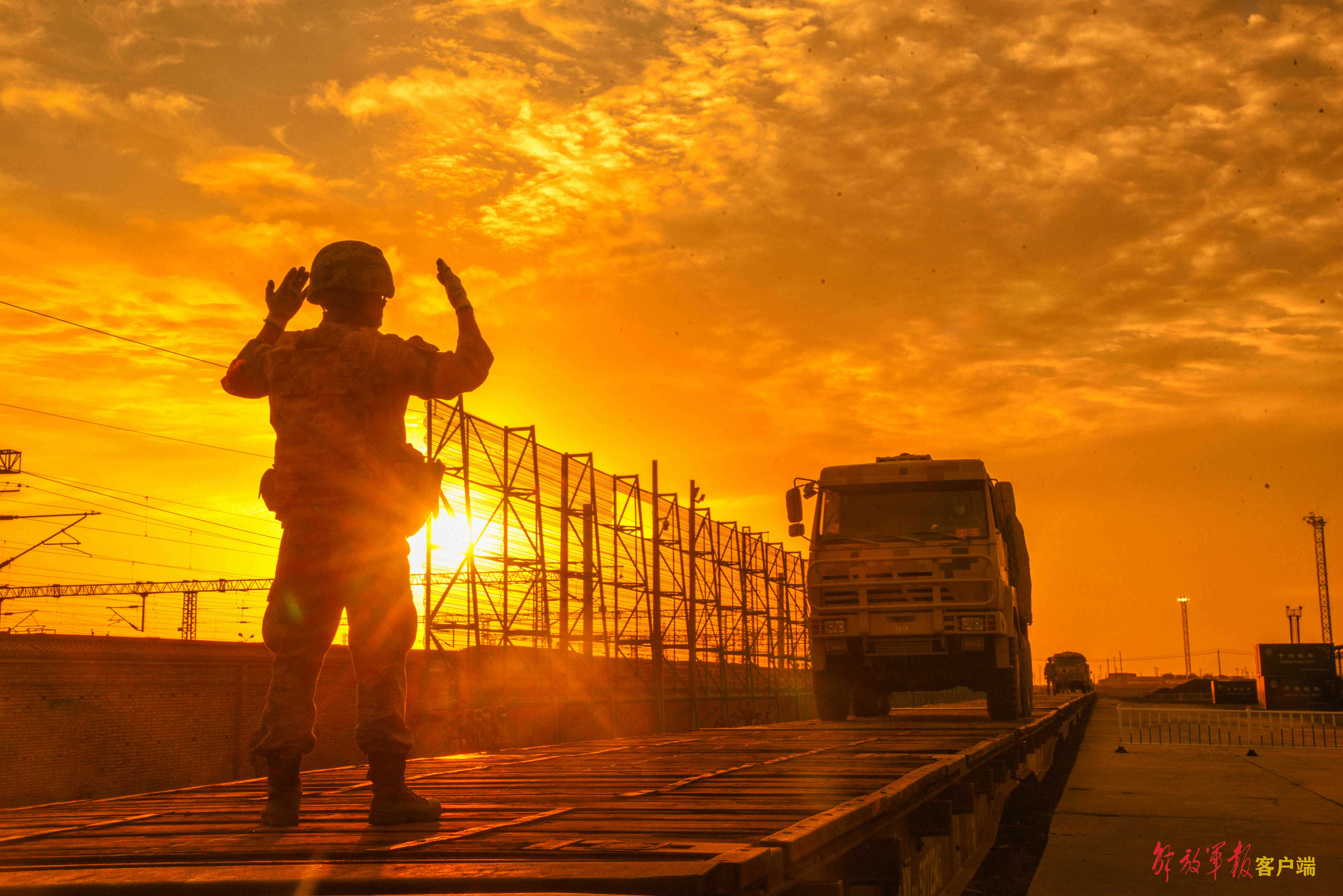 鏖战塞外，直击第77集团军“铁血红军旅”演训一线