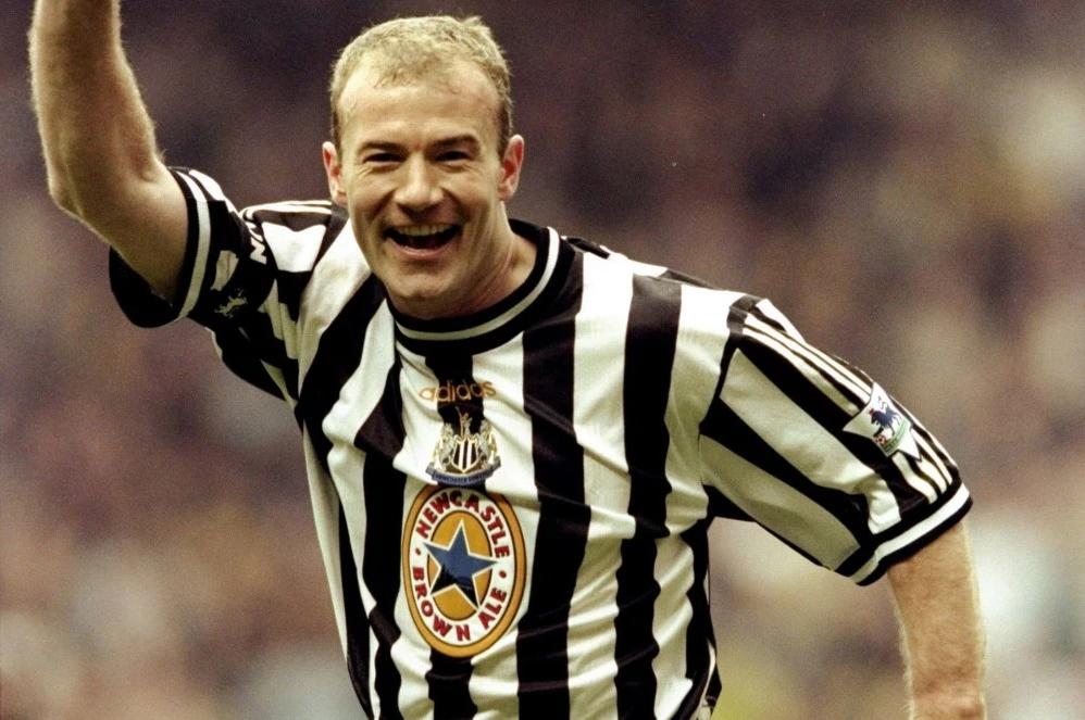 反疫苗*威示**者冲了英超传奇球星阿兰·希勒的家，结果跑错了…