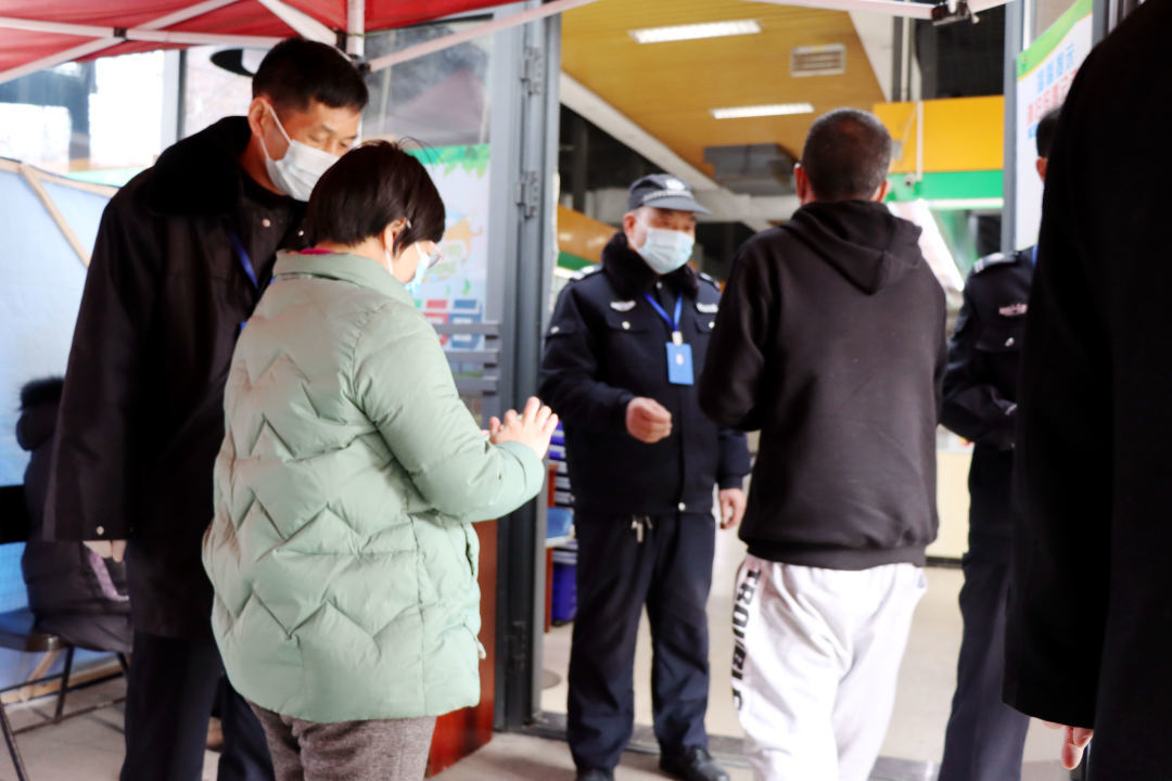 防疫一线送温暖同舟共济度时艰,防疫救援一线后勤保障