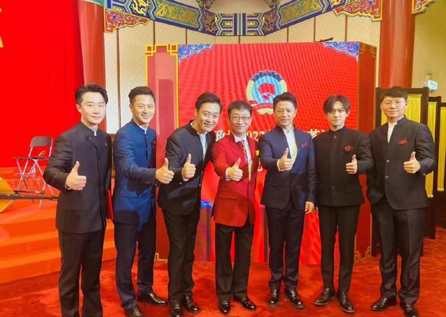 段奕宏跟刘德华合影,段奕宏刘德华