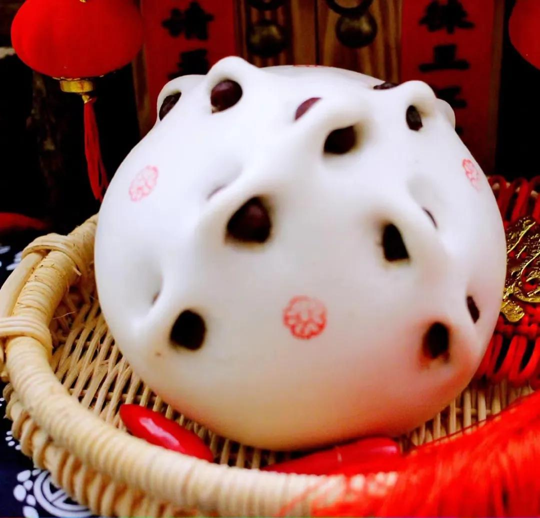 山东人很喜欢吃面食,山东人过年的馒头有多大