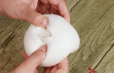 山东人很喜欢吃面食,山东人过年的馒头有多大