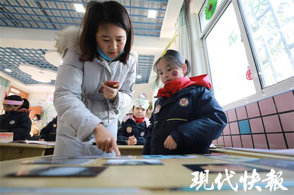 央视主播点评的南京小学期末考火了！其实南京学校的花样还有很多