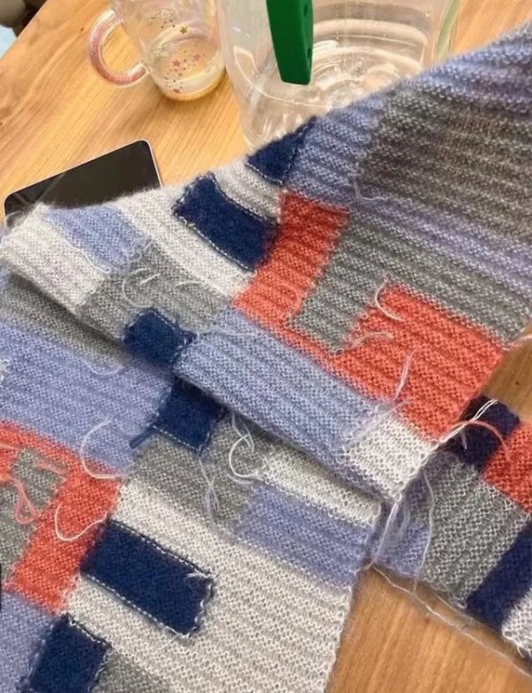 奶奶为儿子织14000元同款毛衣,大学生晒5件奶奶织的限量版毛衣